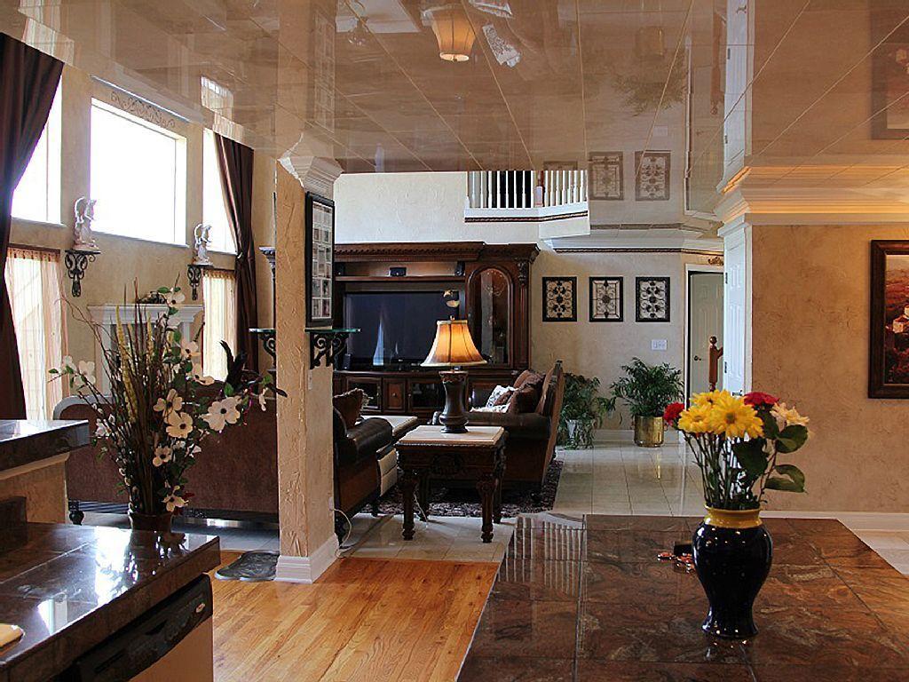 Gateway To Luxury, 5,573sf, 5br, 2ks & 4qs Beds, 4ba, 3fp, Sleeps 12 Holiday home Colorado Springs