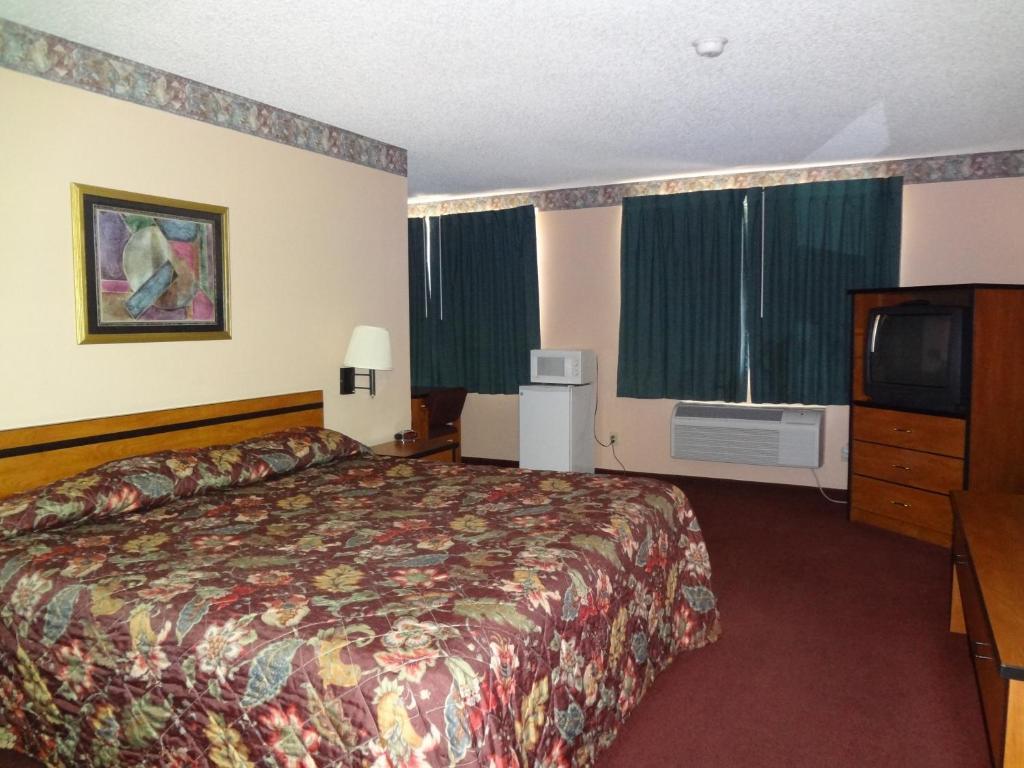 Super 8 By Wyndham Airport Motel