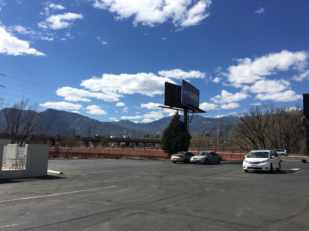 Howard Johnson By Wyndham Colorado Springs