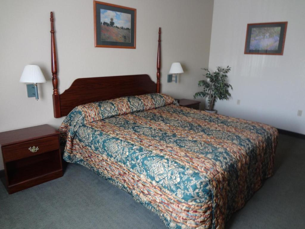Days By Wyndham Airport Hotel *