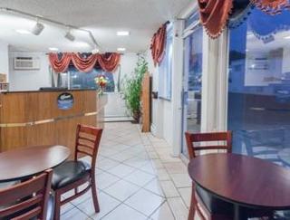Howard Johnson By Wyndham Hotel Colorado Springs