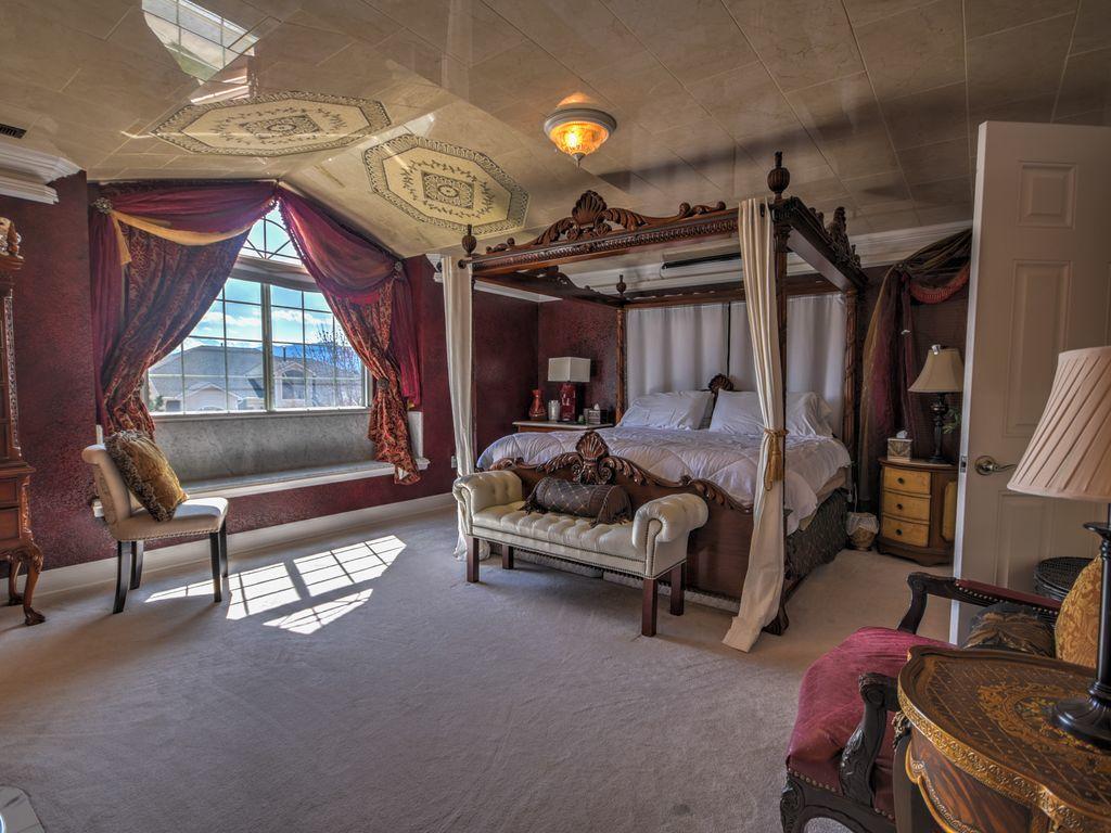 Holiday home Gateway To Luxury, 5,573sf, 5br, 2ks & 4qs Beds, 4ba, 3fp, Sleeps 12 Colorado Springs
