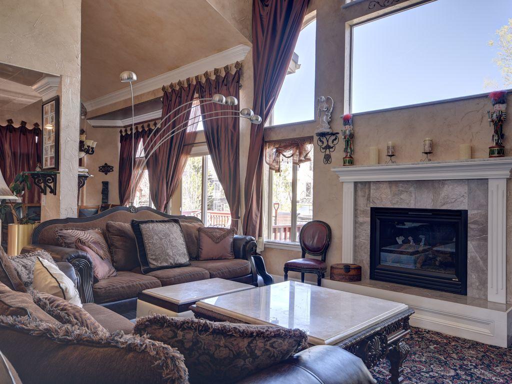 Gateway To Luxury, 5,573sf, 5br, 2ks & 4qs Beds, 4ba, 3fp, Sleeps 12