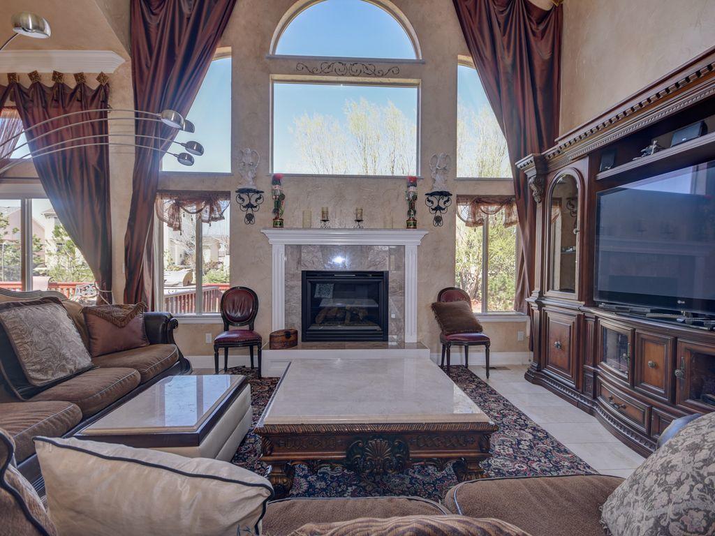Gateway To Luxury, 5,573sf, 5br, 2ks & 4qs Beds, 4ba, 3fp, Sleeps 12 Holiday home