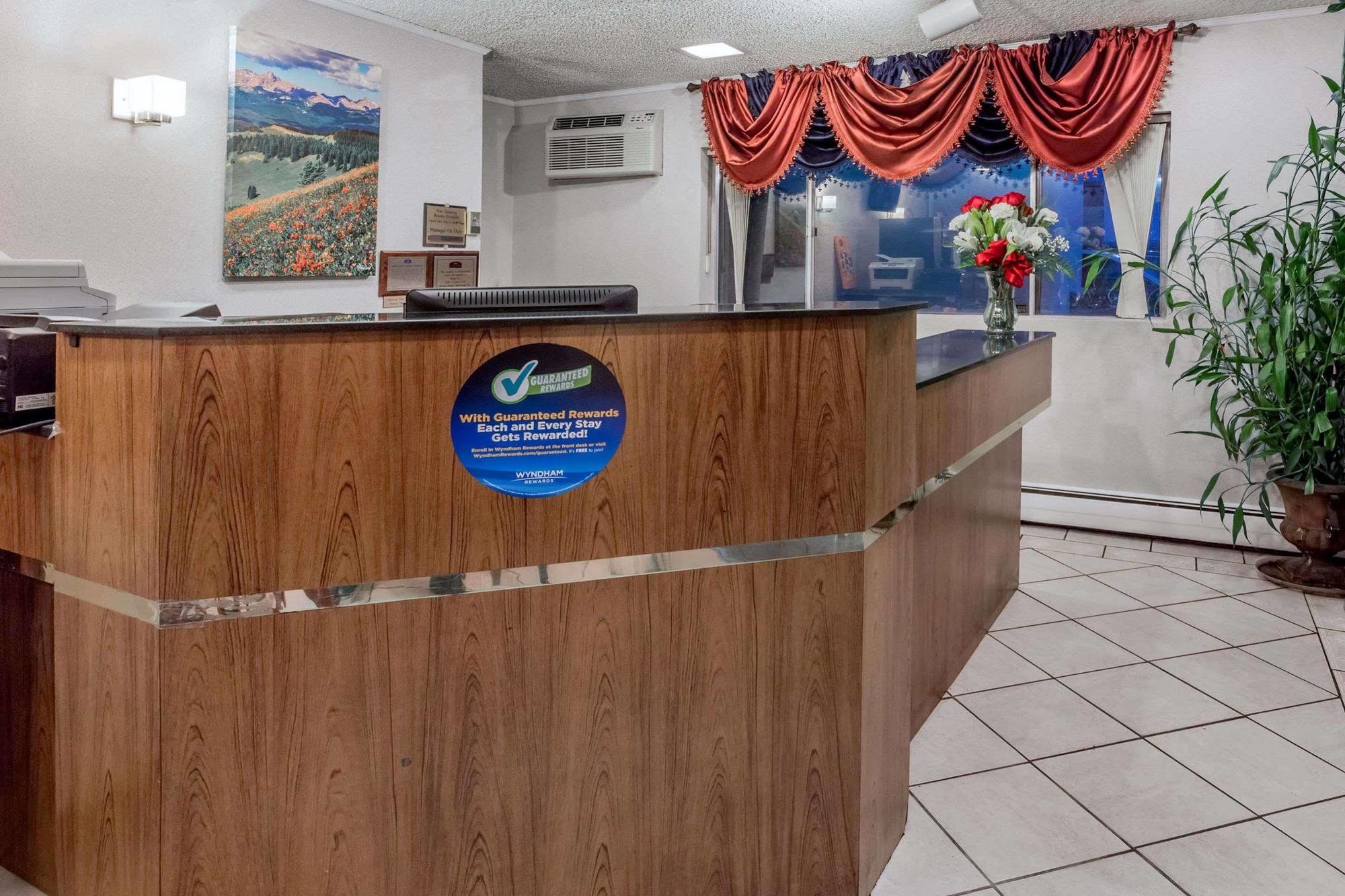 Howard Johnson By Wyndham Colorado Springs