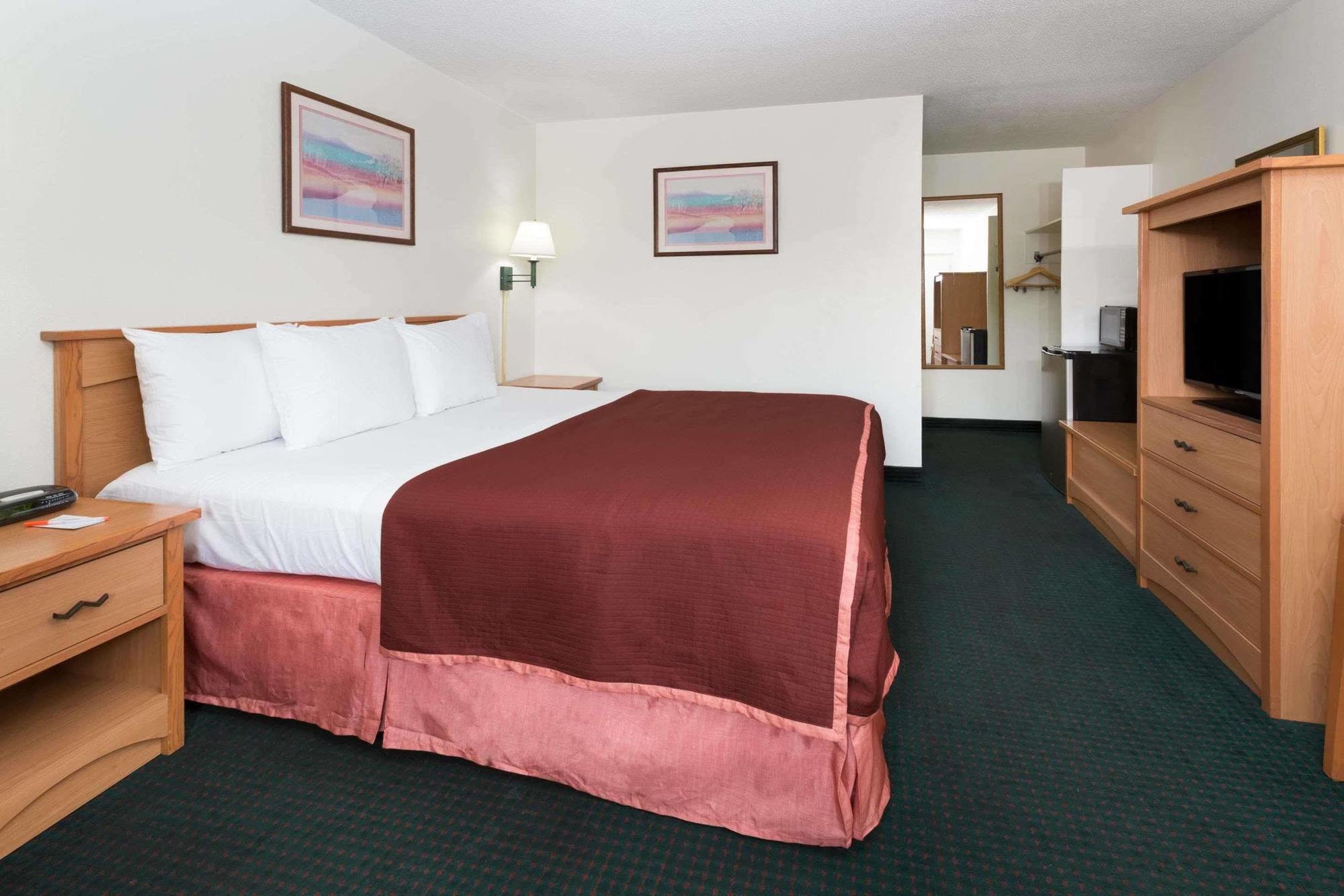 Howard Johnson By Wyndham Hotel
