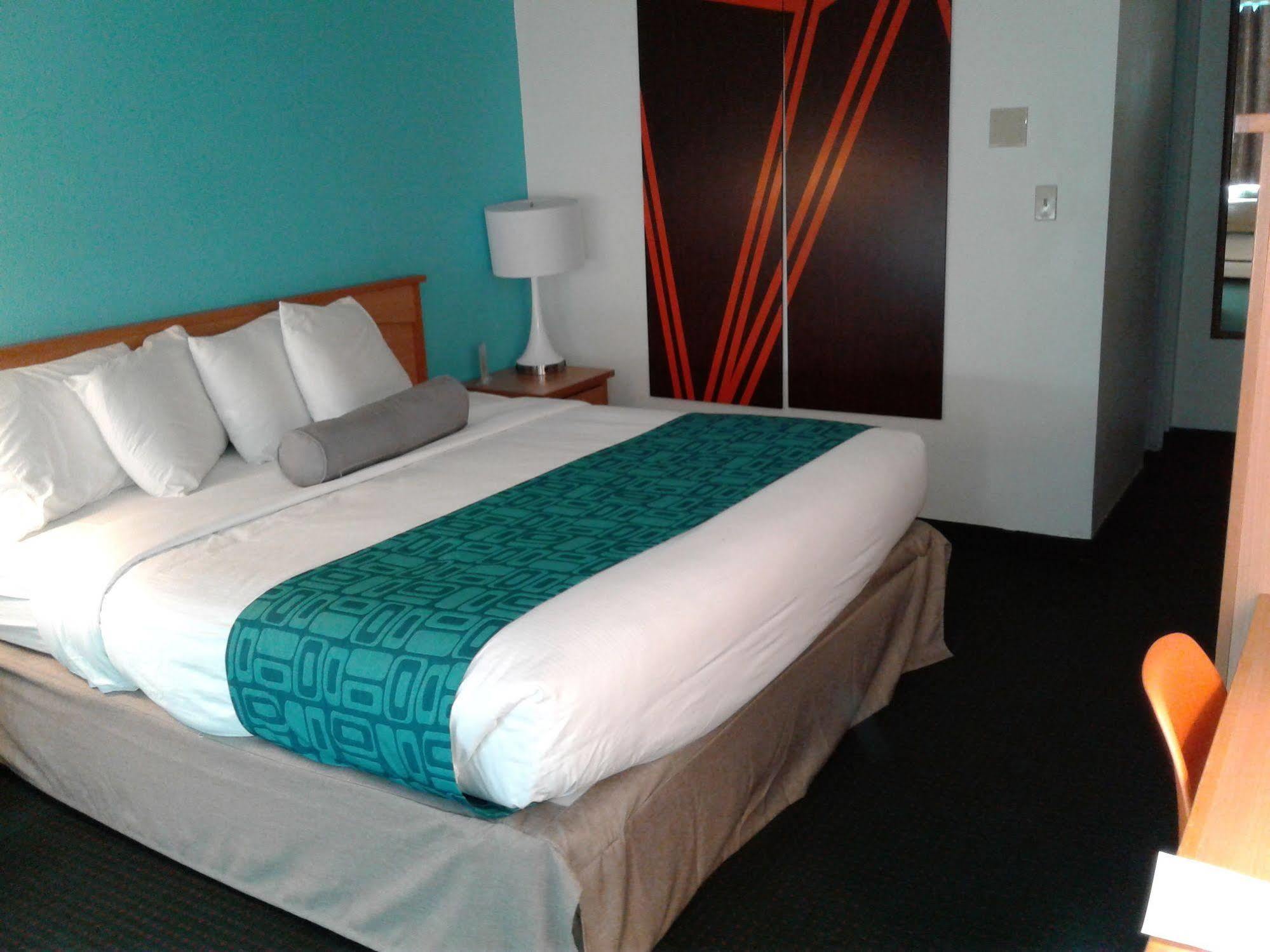 Howard Johnson By Wyndham Hotel