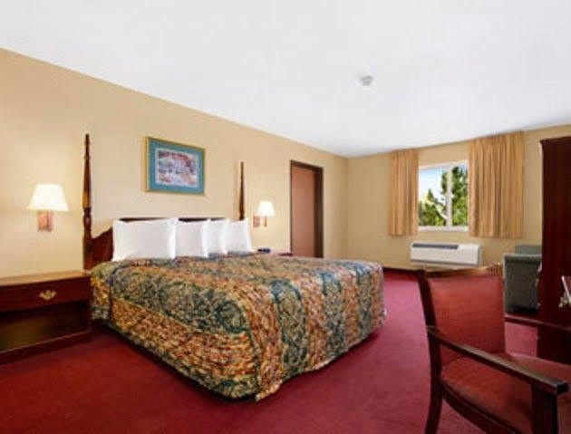 Days By Wyndham Airport