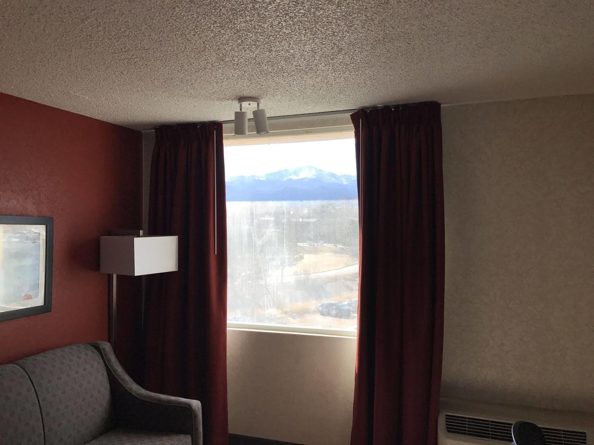 Quality & Garden Of The Gods Hotel