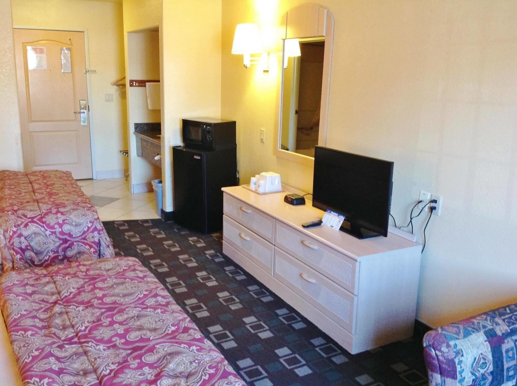 Hotel Baymont By Wyndham Garden Of The Gods 3*