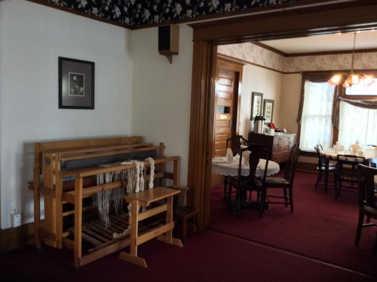 Crescent Lily Bed & Breakfast 2*