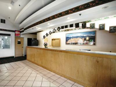 Baymont By Wyndham Garden Of The Gods Hotel 3*