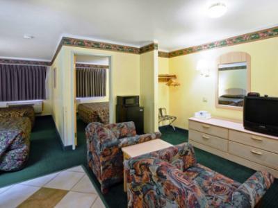 Baymont By Wyndham Garden Of The Gods Hotel