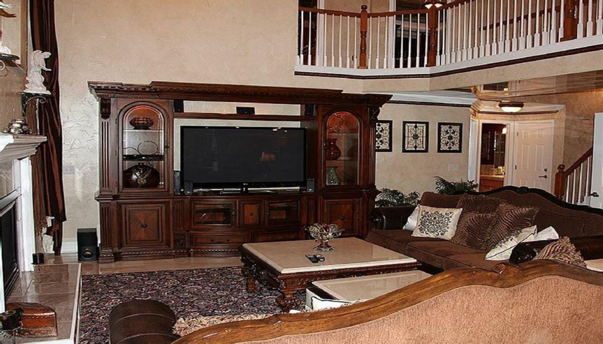 Gateway To Luxury, 5,573sf, 5br, 2ks & 4qs Beds, 4ba, 3fp, Sleeps 12 * Colorado Springs