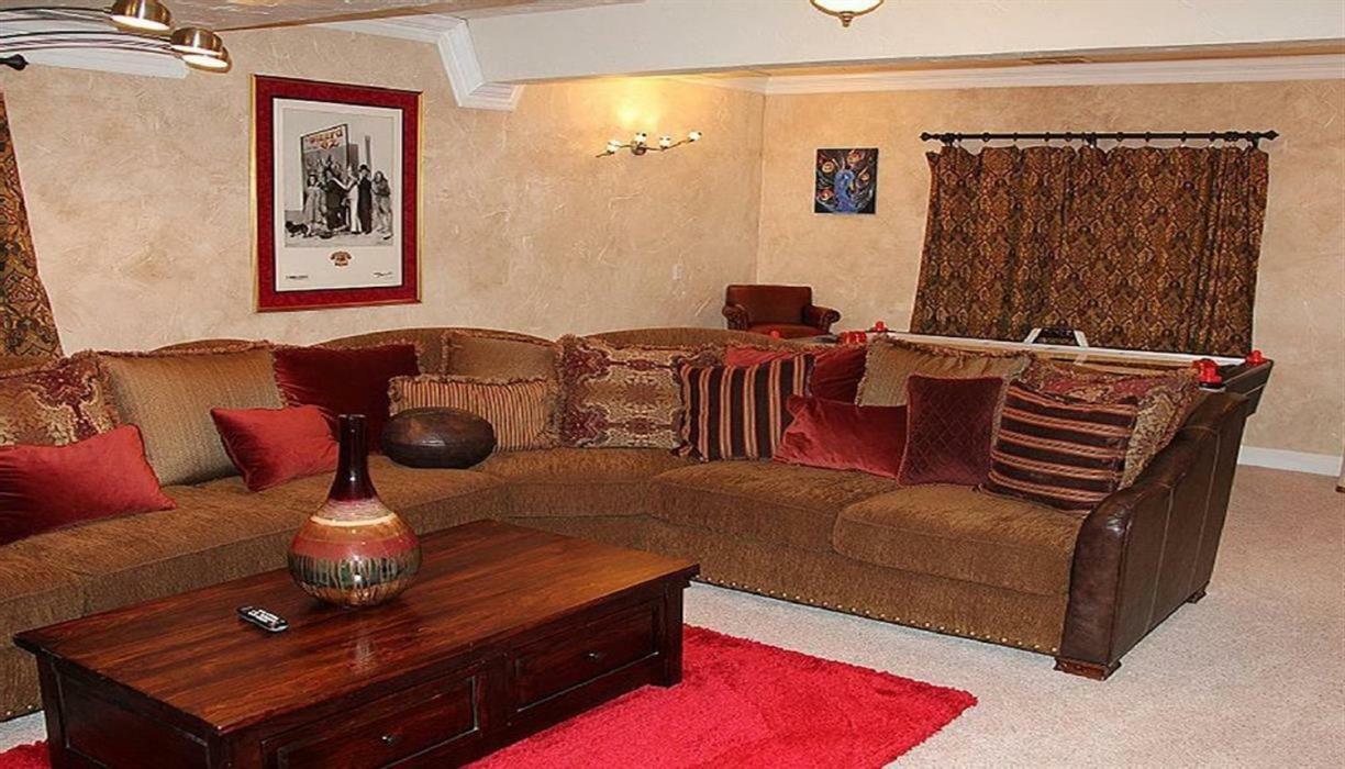 Holiday home Gateway To Luxury, 5,573sf, 5br, 2ks & 4qs Beds, 4ba, 3fp, Sleeps 12