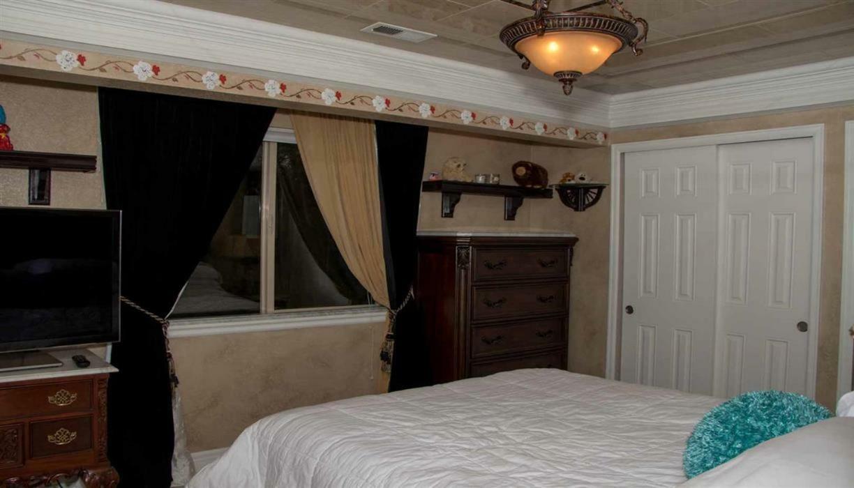 Holiday home Gateway To Luxury, 5,573sf, 5br, 2ks & 4qs Beds, 4ba, 3fp, Sleeps 12 Colorado Springs