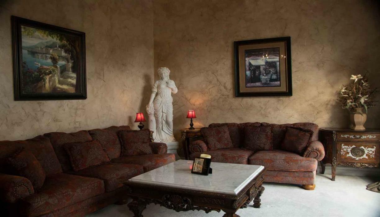 Holiday home Gateway To Luxury, 5,573sf, 5br, 2ks & 4qs Beds, 4ba, 3fp, Sleeps 12 Colorado Springs