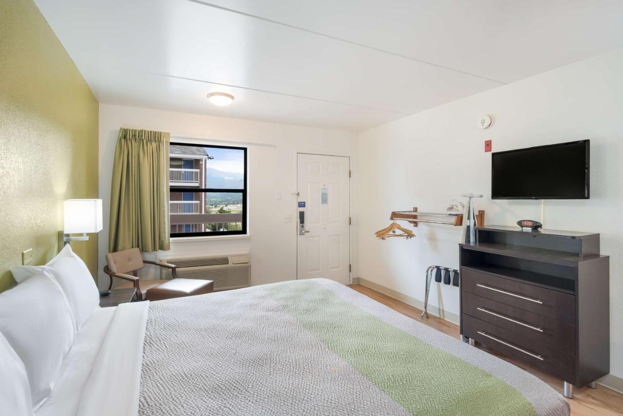 6 Colorado Springs, Colorado - Air Force Academy Hotel 2*