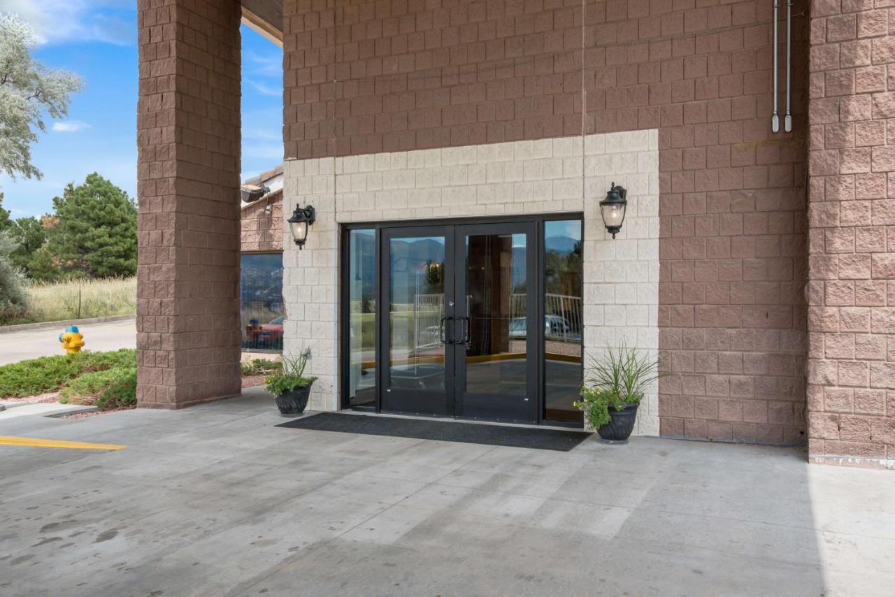 6 Colorado Springs, Colorado - Air Force Academy Hotel