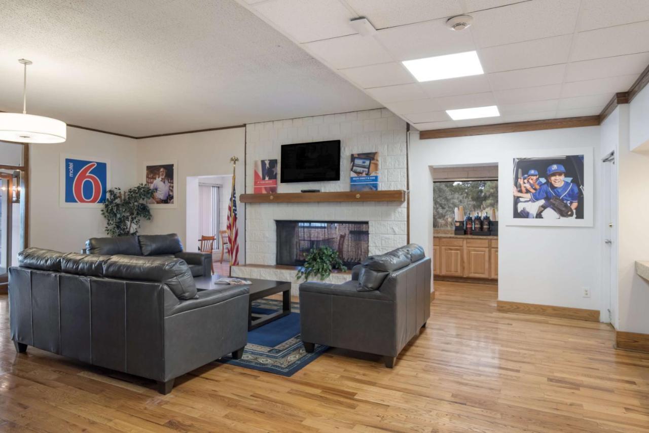 6 Colorado Springs, Colorado - Air Force Academy Hotel 2*