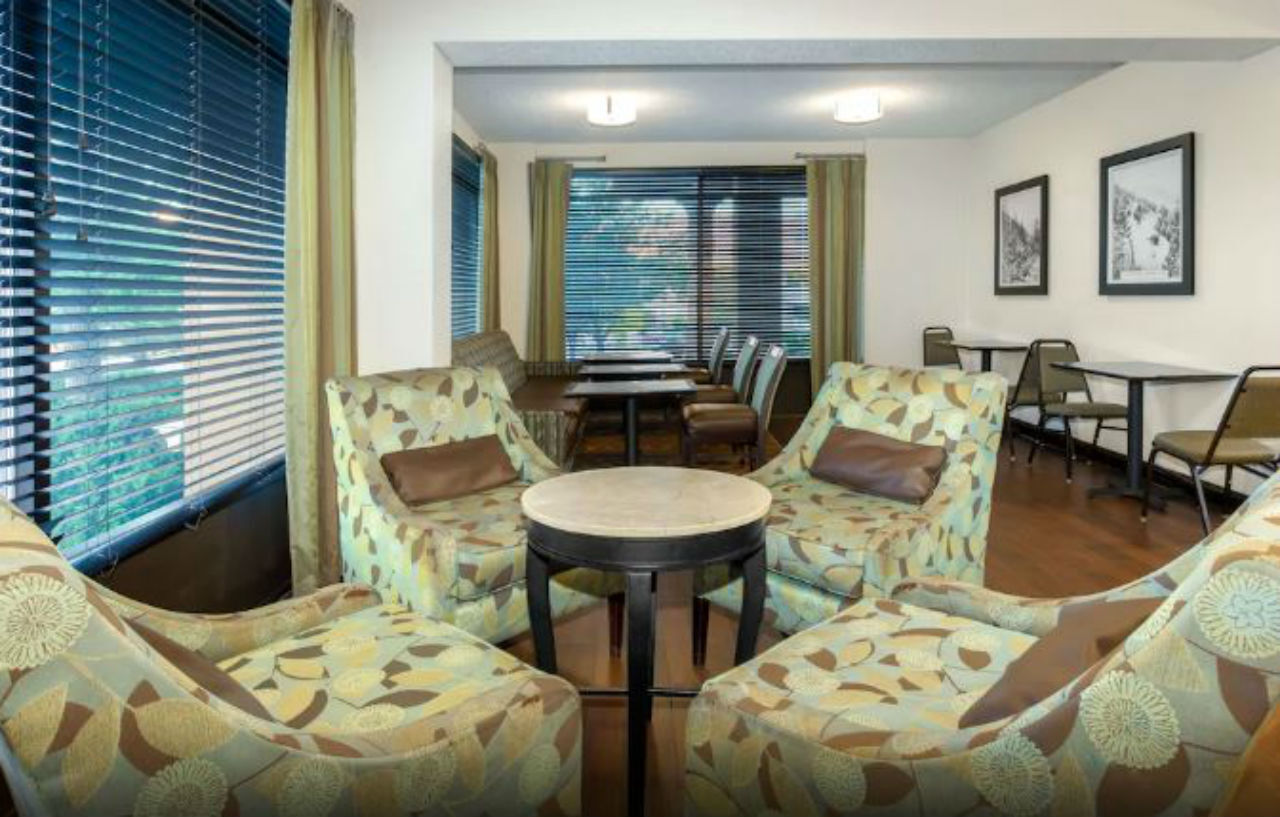 Spark By Hilton I 25 Hotel