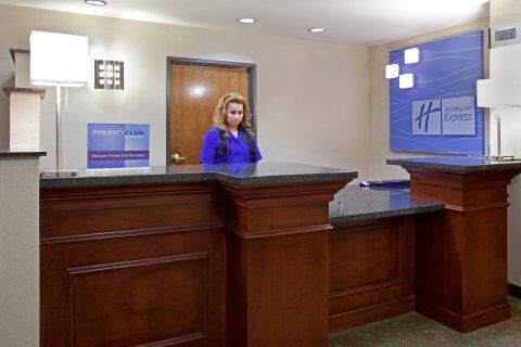 Express & Colorado Springs-airport By Ihg Hotel 3*