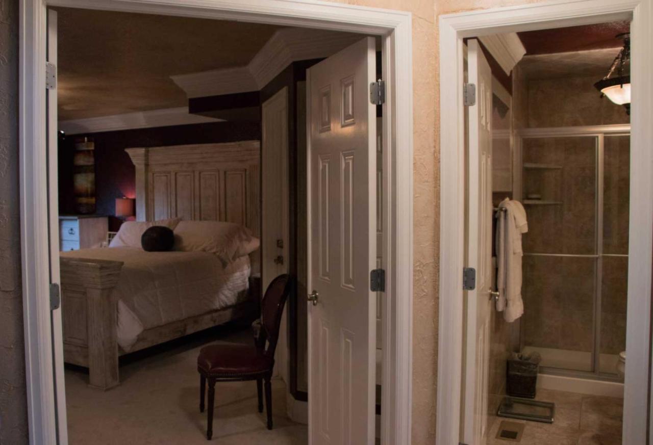 Gateway To Luxury, 5,573sf, 5br, 2ks & 4qs Beds, 4ba, 3fp, Sleeps 12 Holiday home