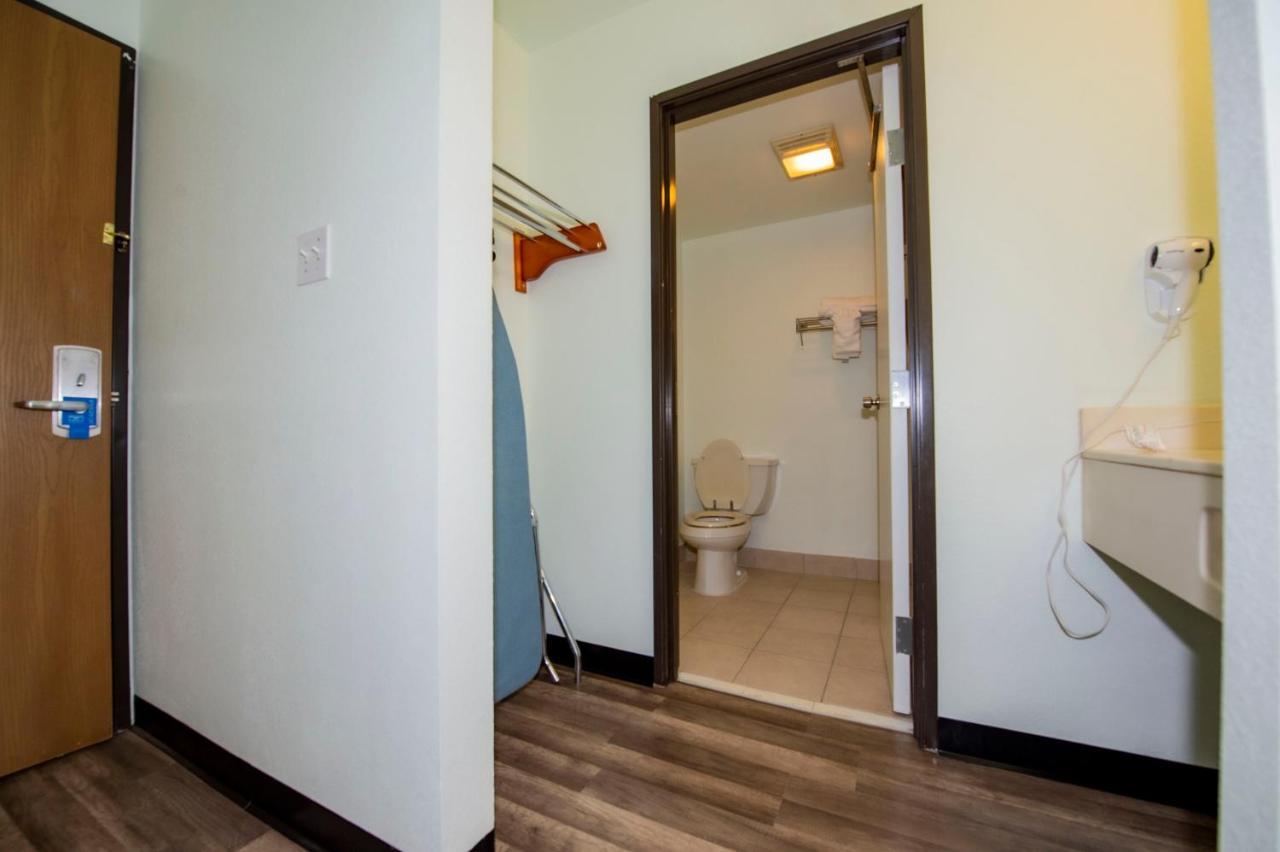 Rodeway Hotel 2*