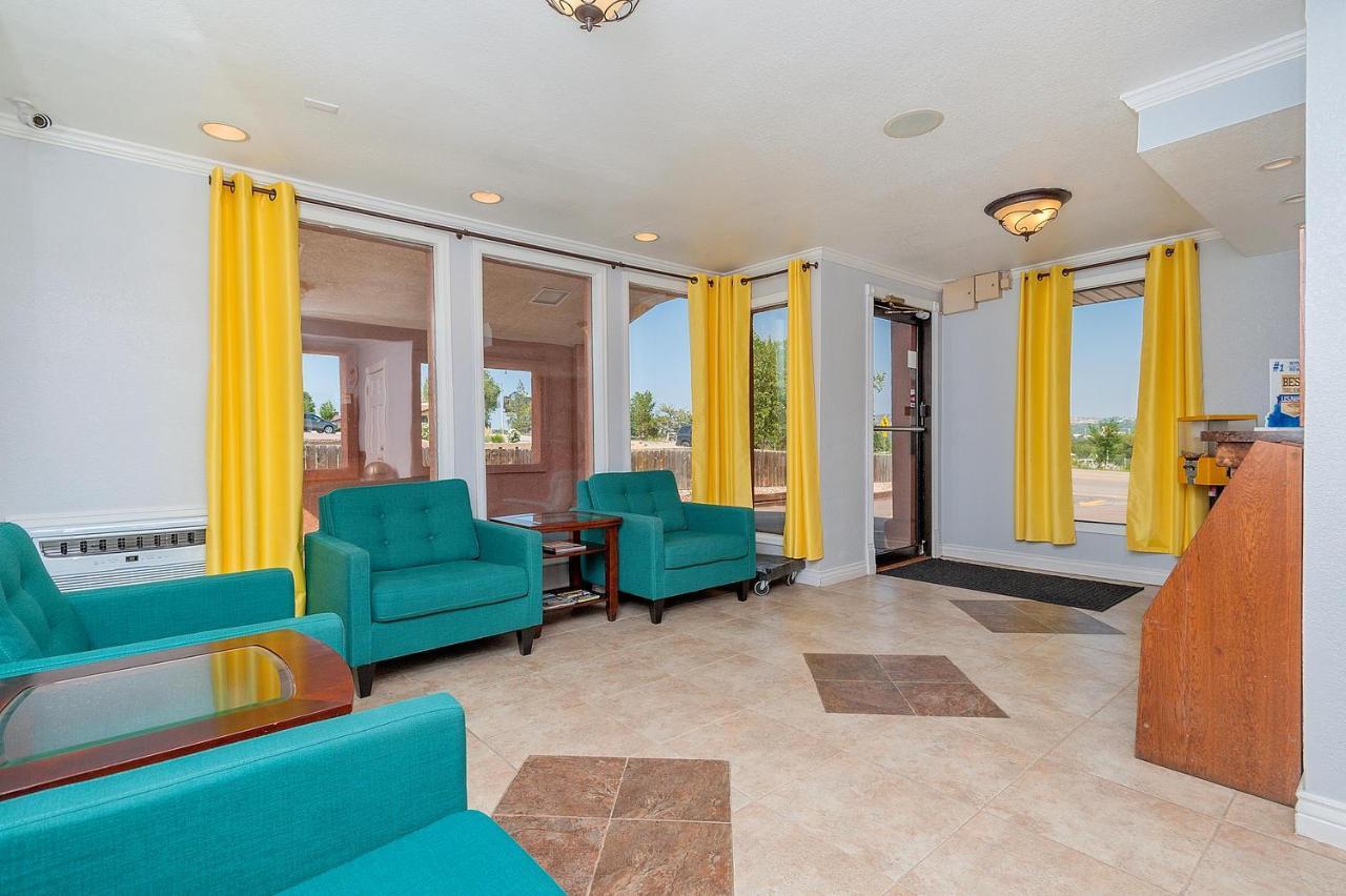 Super 8 By Wyndham Colorado Springs/chestnut Street Motel 2*