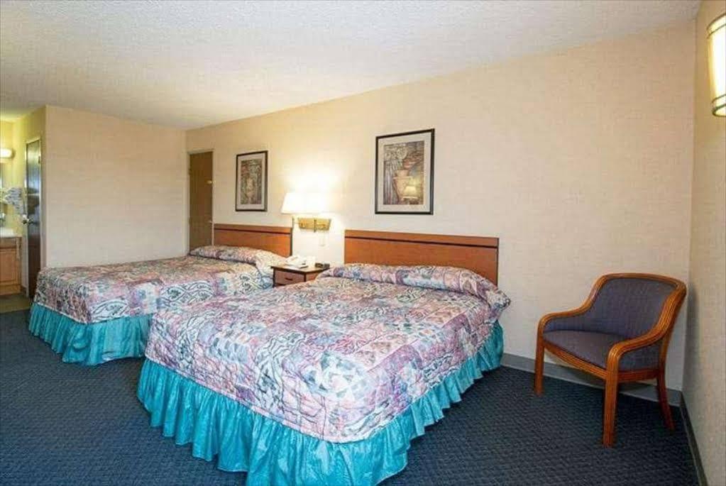 Travelodge By Wyndham Airport - Peterson Sfb 2* Colorado Springs