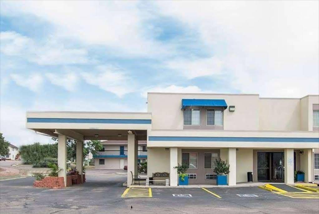 Hotel Travelodge By Wyndham Airport - Peterson Sfb Colorado Springs