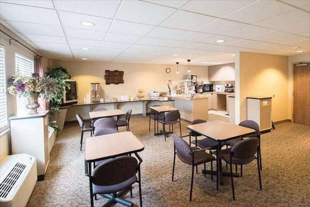 Travelodge By Wyndham Airport - Peterson Sfb Hotel