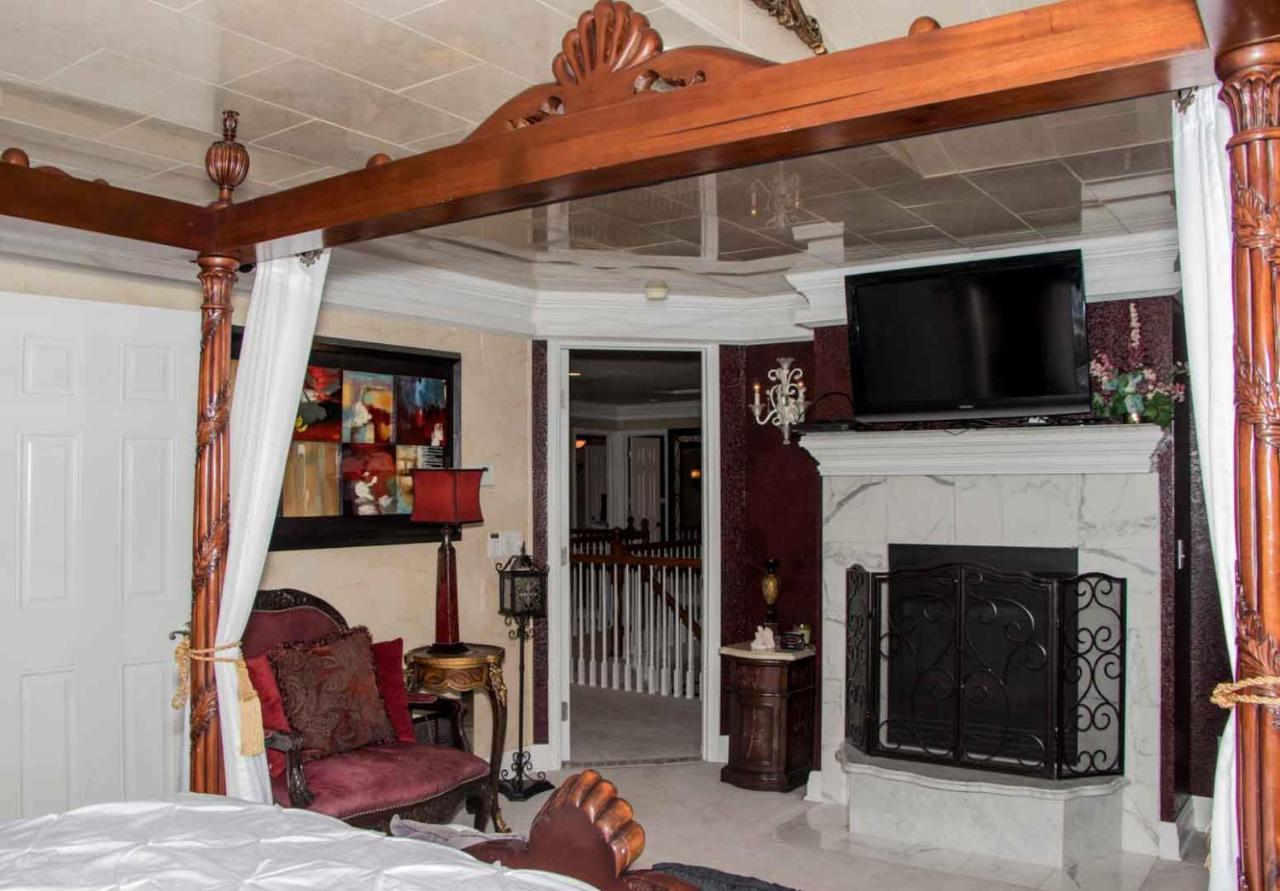 Holiday home Gateway To Luxury, 5,573sf, 5br, 2ks & 4qs Beds, 4ba, 3fp, Sleeps 12