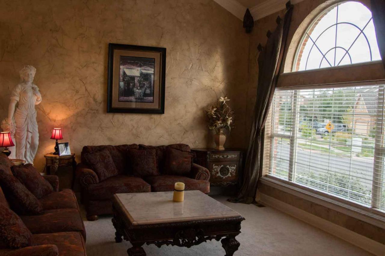 Gateway To Luxury, 5,573sf, 5br, 2ks & 4qs Beds, 4ba, 3fp, Sleeps 12 Holiday home