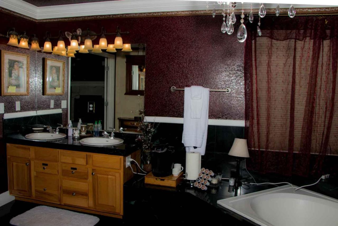 Gateway To Luxury, 5,573sf, 5br, 2ks & 4qs Beds, 4ba, 3fp, Sleeps 12 Holiday home Colorado Springs