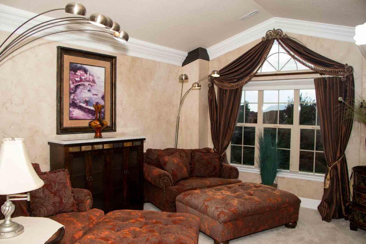 Gateway To Luxury, 5,573sf, 5br, 2ks & 4qs Beds, 4ba, 3fp, Sleeps 12 Holiday home *