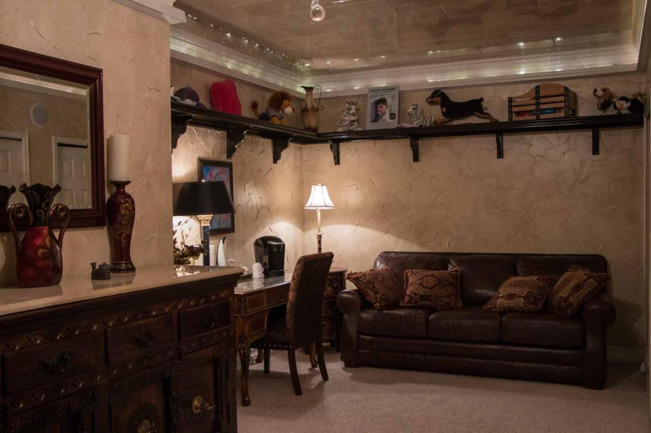 Gateway To Luxury, 5,573sf, 5br, 2ks & 4qs Beds, 4ba, 3fp, Sleeps 12 * Colorado Springs