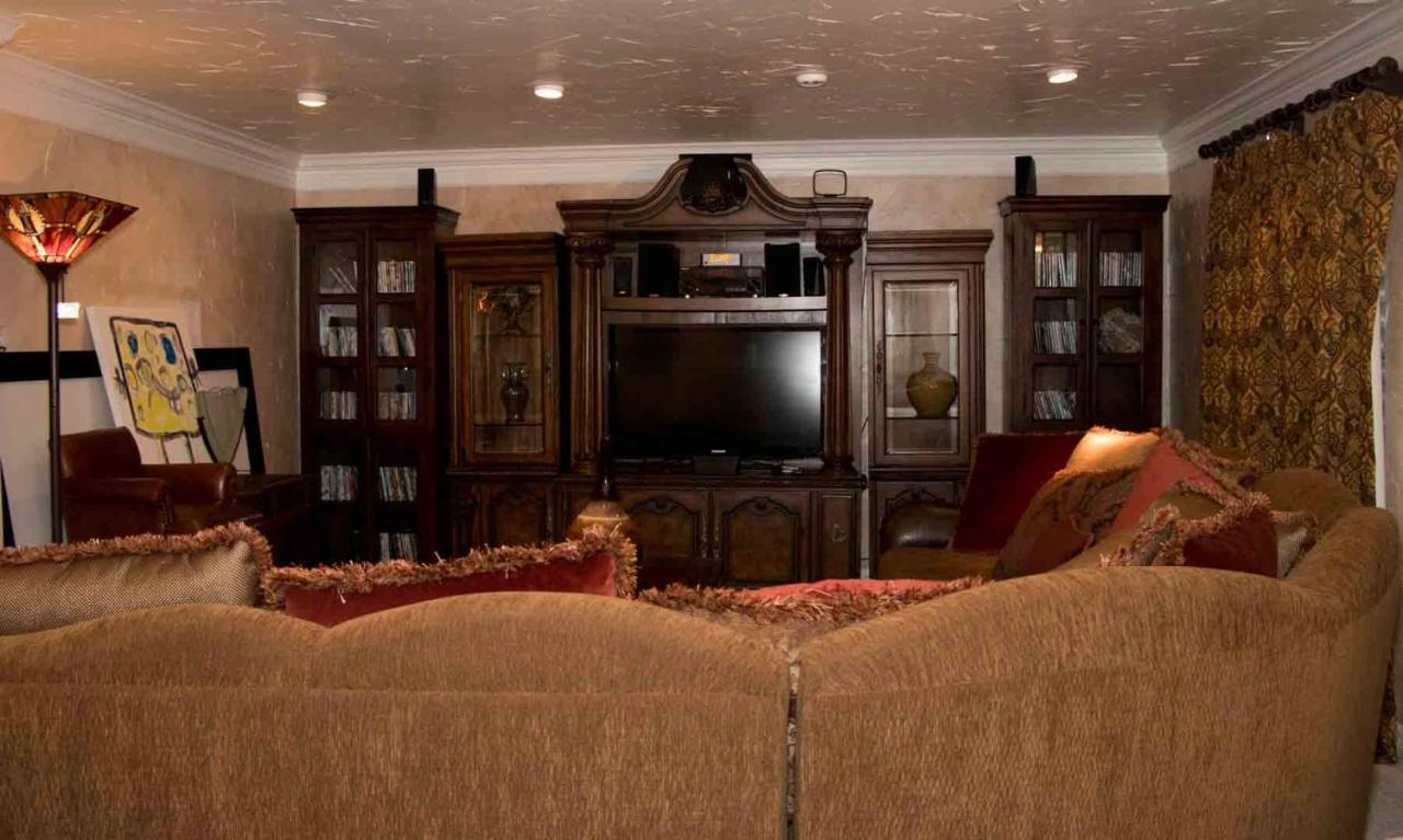 Holiday home Gateway To Luxury, 5,573sf, 5br, 2ks & 4qs Beds, 4ba, 3fp, Sleeps 12 Colorado Springs