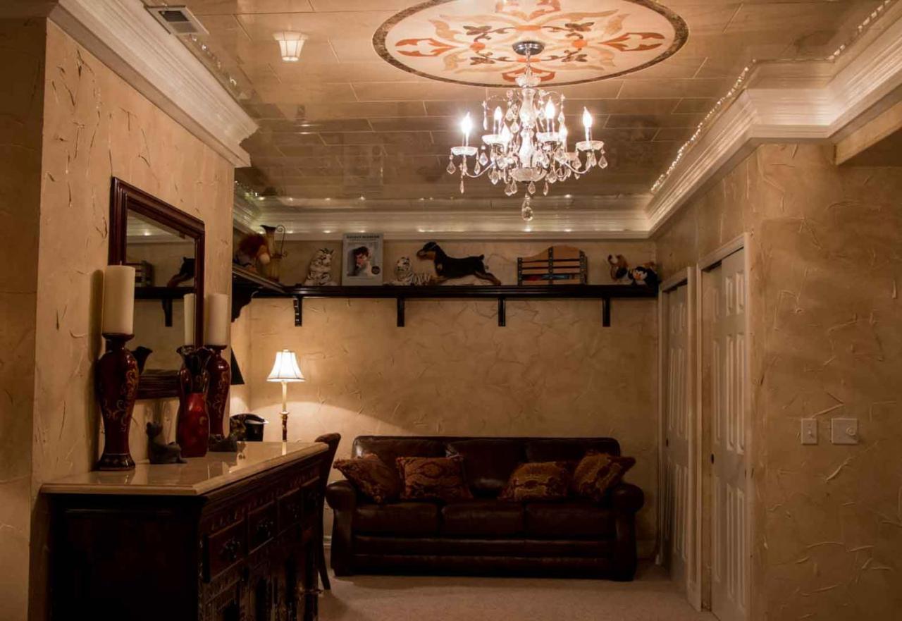 Gateway To Luxury, 5,573sf, 5br, 2ks & 4qs Beds, 4ba, 3fp, Sleeps 12 Colorado Springs