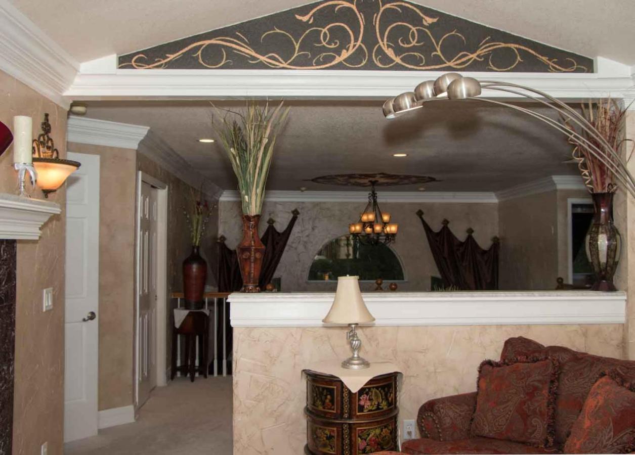 Gateway To Luxury, 5,573sf, 5br, 2ks & 4qs Beds, 4ba, 3fp, Sleeps 12 Holiday home