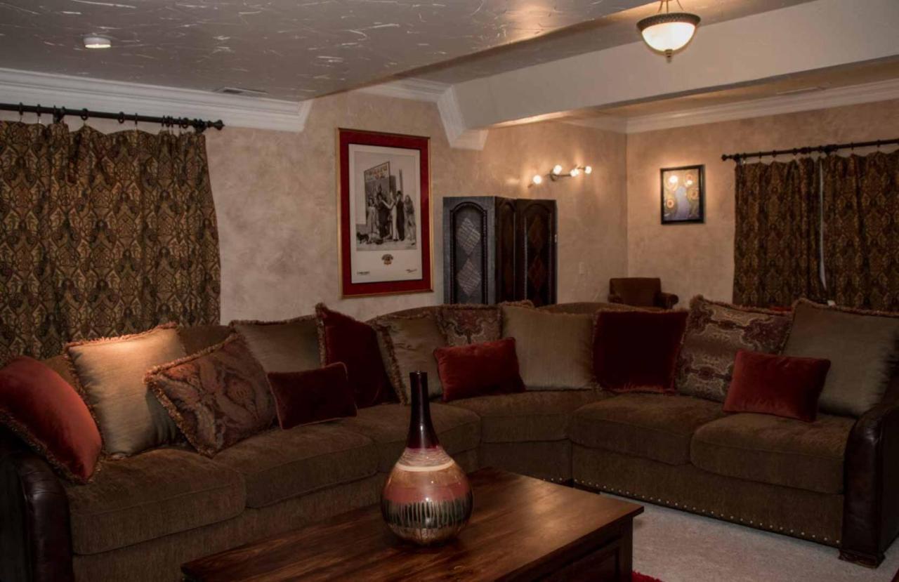 Gateway To Luxury, 5,573sf, 5br, 2ks & 4qs Beds, 4ba, 3fp, Sleeps 12 * Colorado Springs