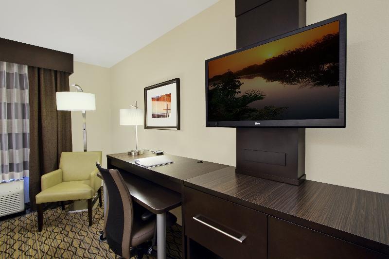 Express - - First & Main By Ihg Hotel Colorado Springs